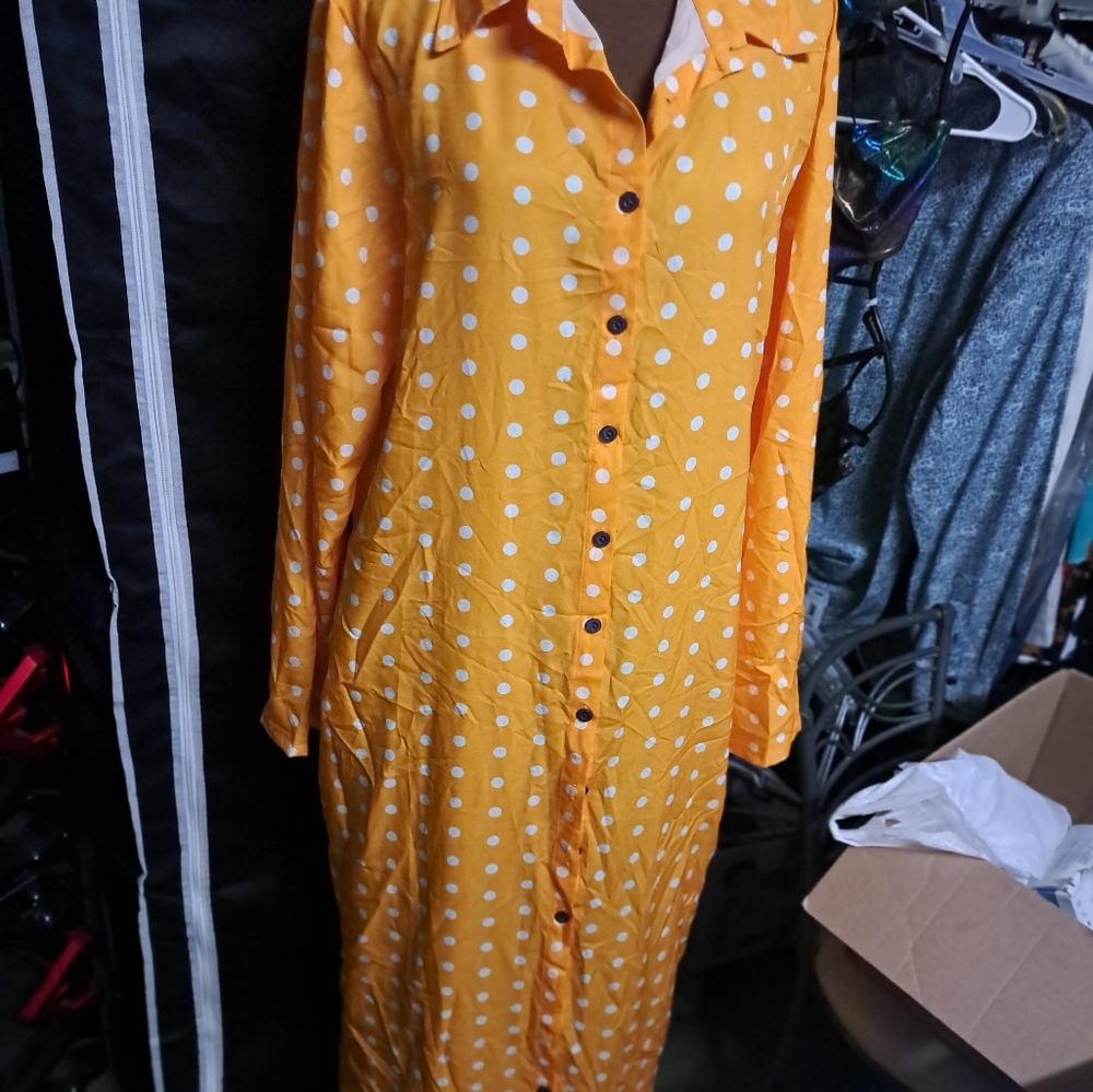 Long women's shirt. Size M. New yellow color with white polka dots.